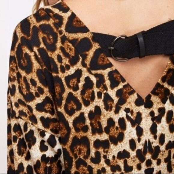 Leopard V Neck Buckle Top - Picture 8 of 16